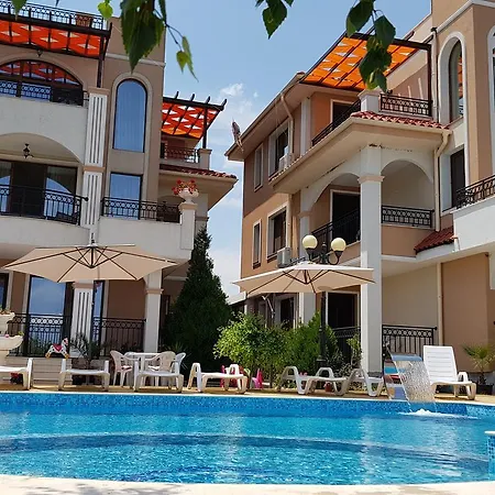 Brilliant Ξενοδοχείο με διαμερίσματα 4*