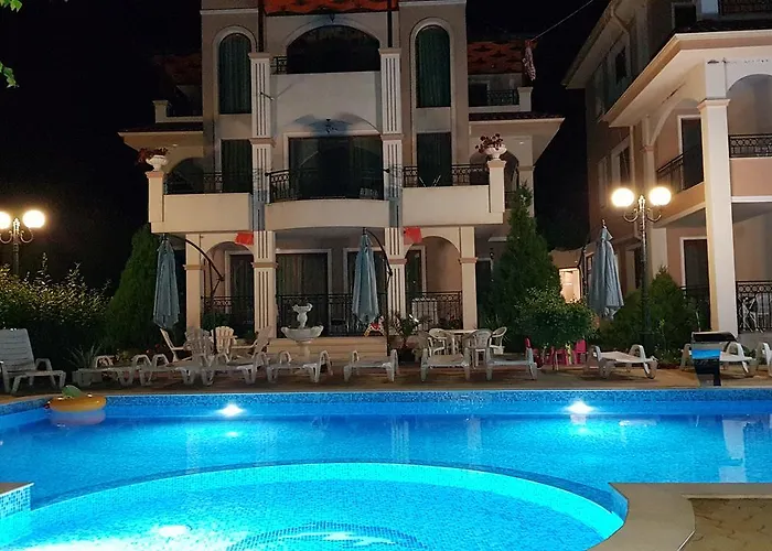 Brilliant Aparthotel 4*